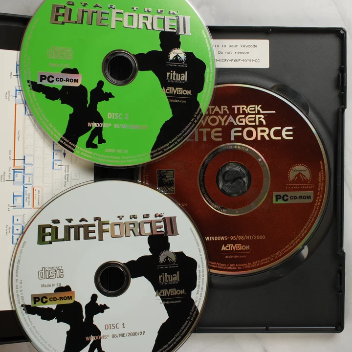 Star Trek Elite Force lemezek és belső rész Star Trek Voyager Elite Force és Elite Force II CD lemezek a tokban