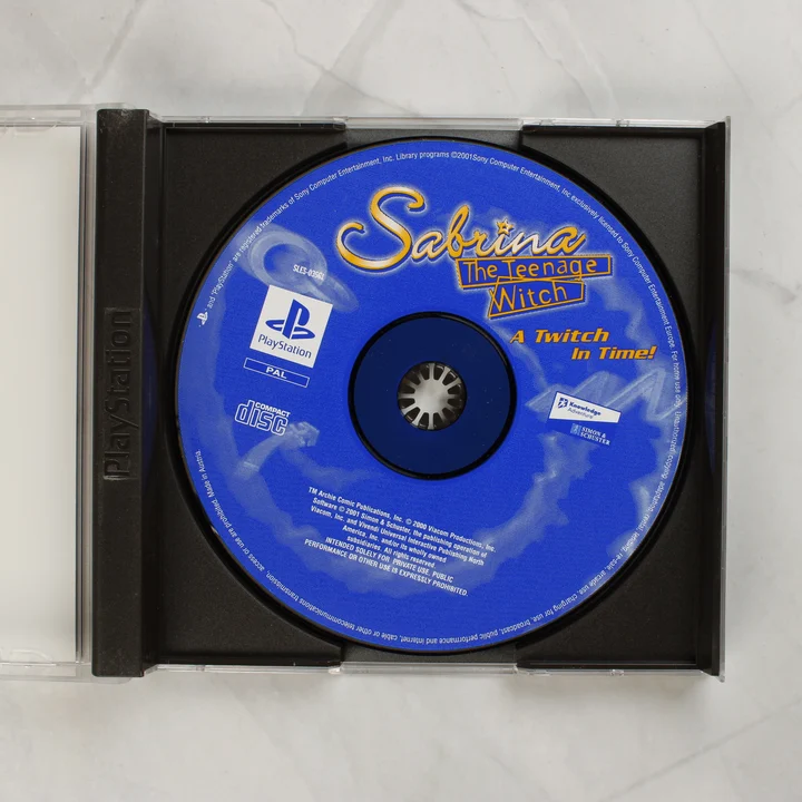 Sabrina The Teenage Witch: A Twitch In Time! kék játéklemez a tokban