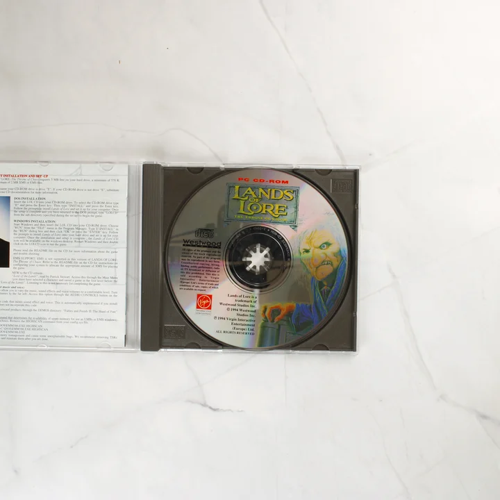 Lands of Lore játéklemez a nyitott tokban