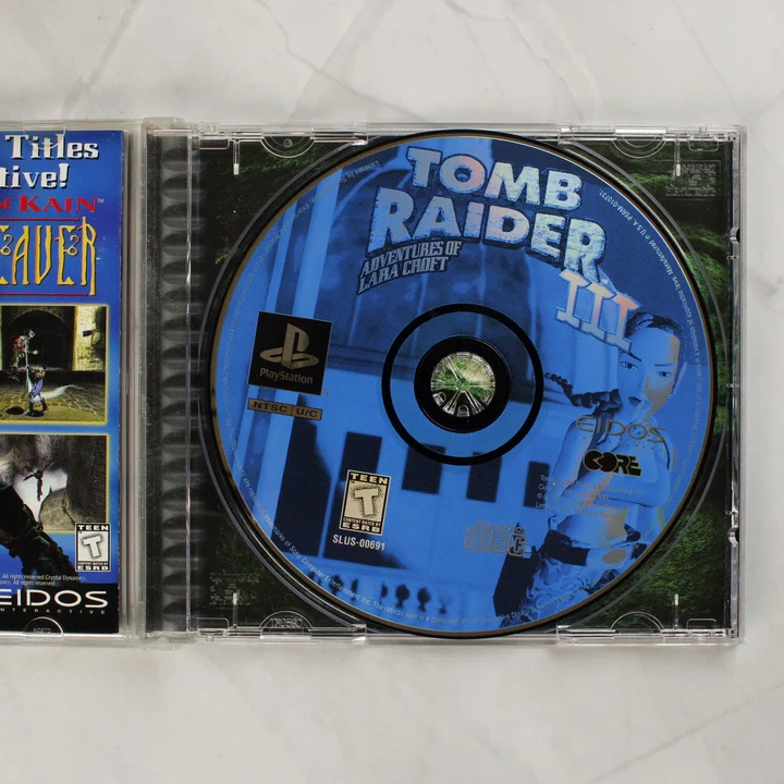 Tomb Raider III PlayStation lemez és belső füzet