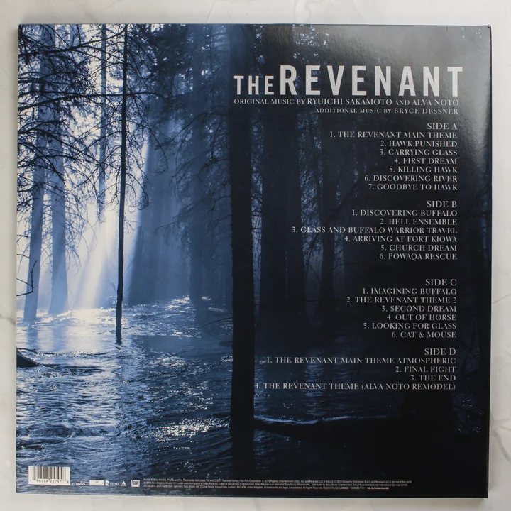 The Revenant filmzene bakelit lemez borító hátlapja számlistával