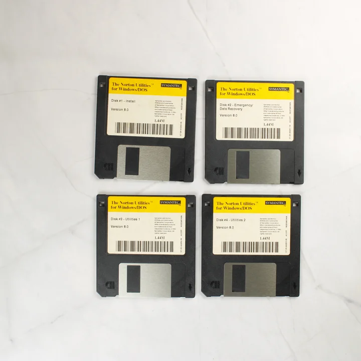 Négy darab 3,5 colos Norton Utilities floppy lemez