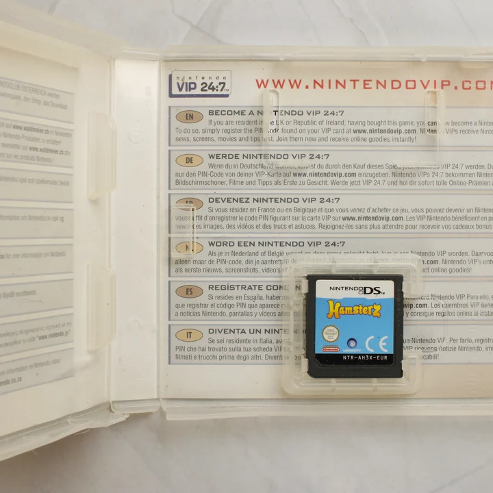Nyitott Nintendo DS tok Hamsterz játékkal