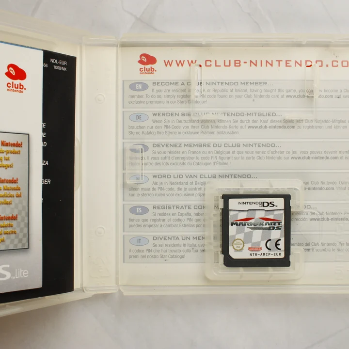 Mario Kart DS nyitott tok és cartridge