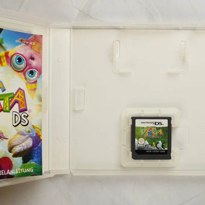 Viva Piñata DS nyitott tok a cartridge-dzsel és az útmutatóval