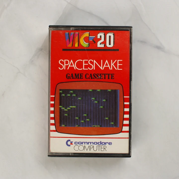 Spacesnake videójáték kazetta tokban Commodore VIC-20-hoz