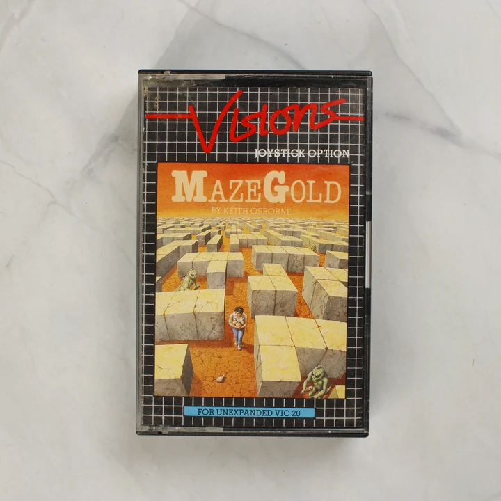 Maze Gold videójáték tokja elölről, rajta a labirintust ábrázoló grafikával.