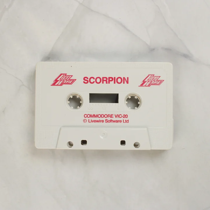 Fehér Scorpion adathordozó kazetta Commodore VIC-20-hoz