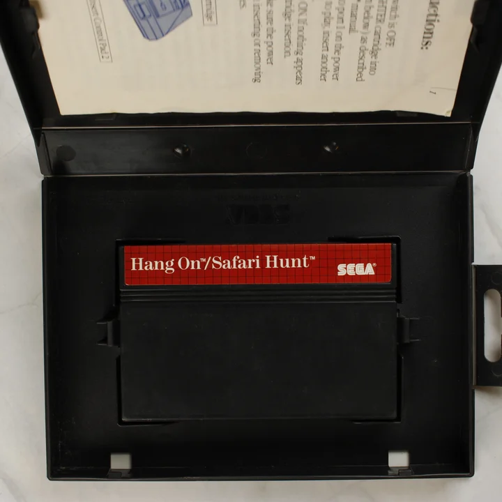 Hang-On & Safari Hunt cartridge a nyitott tokban