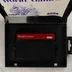 A nyitott tok belseje a World Games cartridge-dzsel és az útmutatóval.
