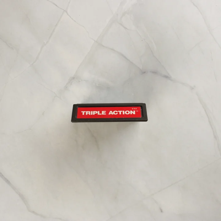 Triple Action játékkazetta felülnézetből