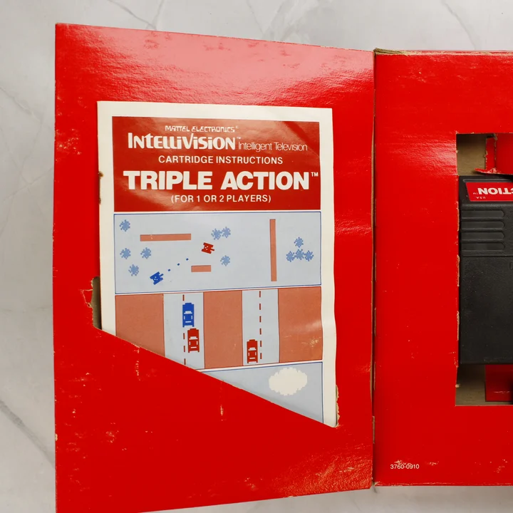 Nyitott Triple Action doboz az útmutatóval