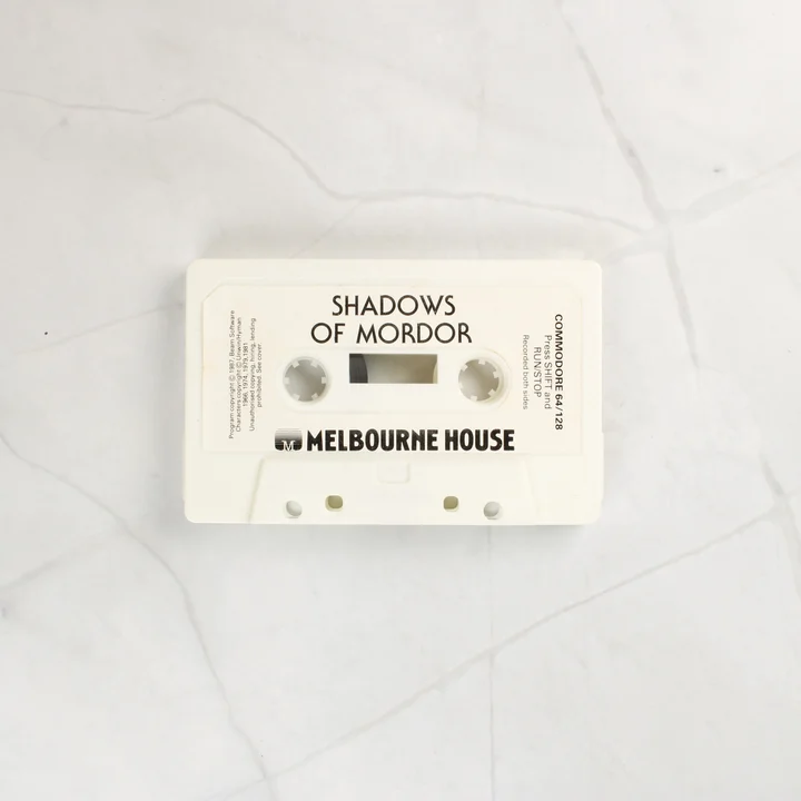 A Shadows of Mordor játék fehér színű adathordozó kazettája
