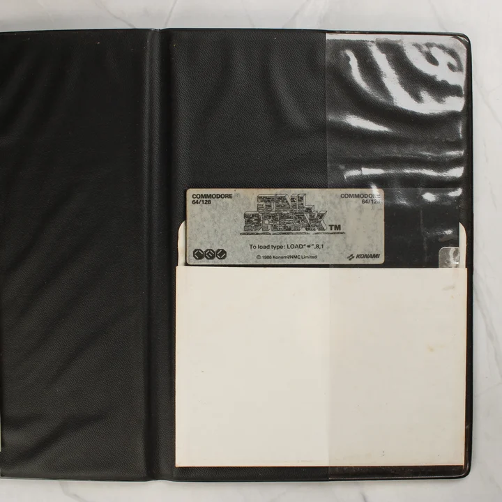 Nyitott tok 5,25 colos floppy lemezzel