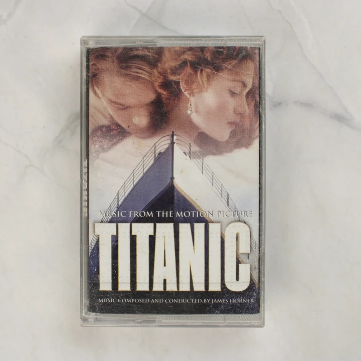 Titanic filmzene kazetta elölnézete a tokban