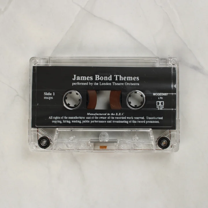 Az átlátszó James Bond Themes műsoros kazetta