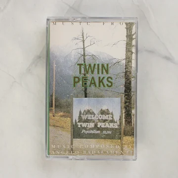 Twin Peaks filmzene kazetta elölnézetből a tokban