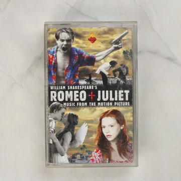William Shakespeare's Romeo + Juliet filmzene magnókazetta elölnézete a tokban