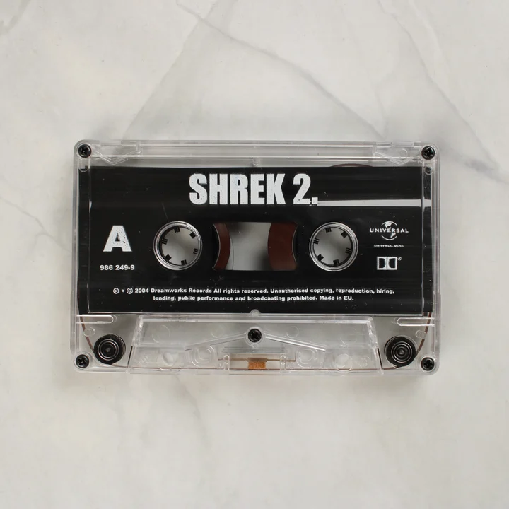 Az átlátszó Shrek 2 magnókazetta közelről