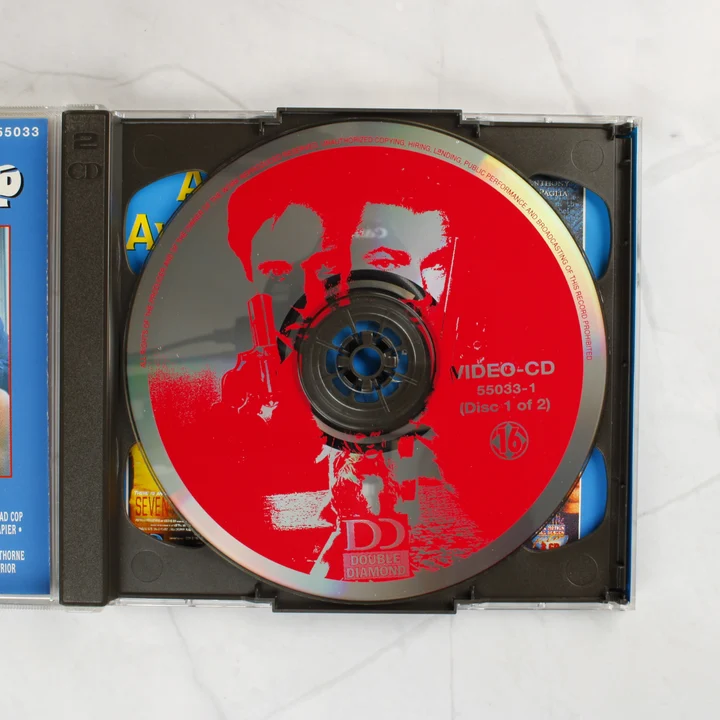 Az első Video-CD lemez a nyitott tokban