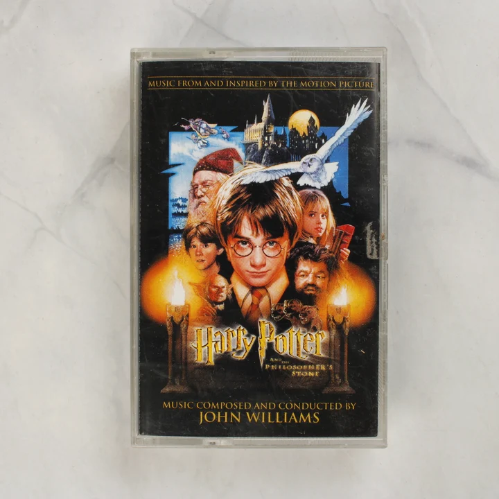 Harry Potter és a bölcsek köve filmzene kazetta elölnézete a tokban