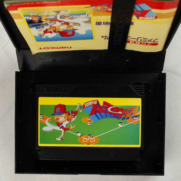 Nyitott Pro Yakyuu: Family Stadium doboz cartridge-dzsel és útmutatóval
