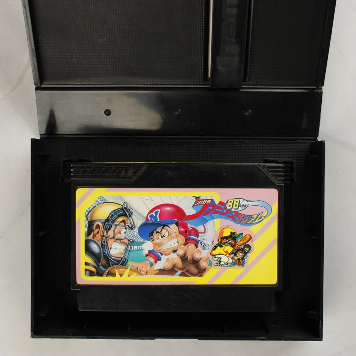 Nyitott tok a Pro Yakyuu Family Stadium '88 cartridge-dzsel