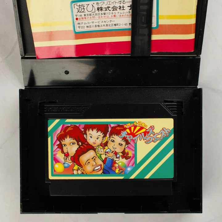 Nyitott tok a LaSalle Ishii no Childs Quest cartridge-dzsel és útmutatóval
