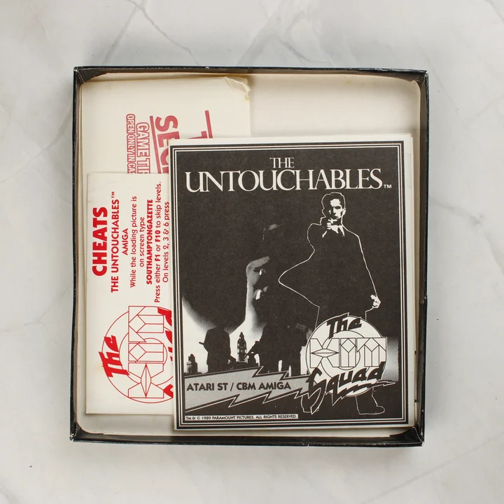 The Untouchables Amiga kézikönyv The Untouchables Amiga játék kézikönyve a dobozban