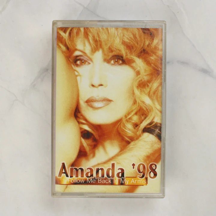 Amanda Lear Amanda '98 magnókazetta elölnézete a tokban