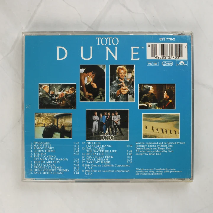 Dune filmzene CD hátlapja dallistával és fotókkal