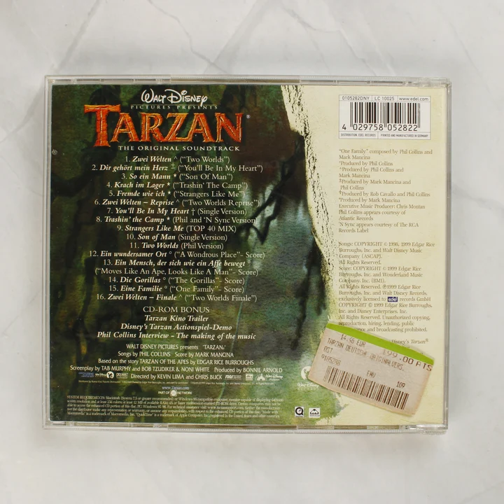 A Tarzan filmzene CD hátoldala a számlistával és vonalkóddal.