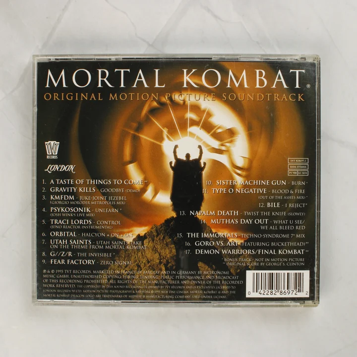 Mortal Kombat filmzene CD hátlapja a számlistával