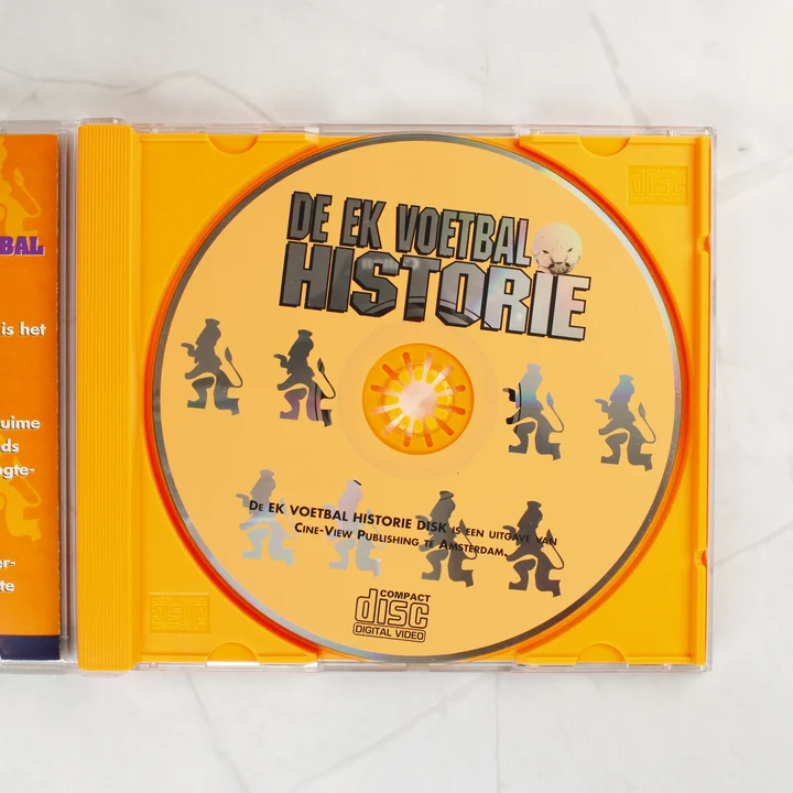 A De EK Voetbal Historie Video-CD lemeze a nyitott tokban