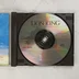 A nyitott CD tok a lemezzel