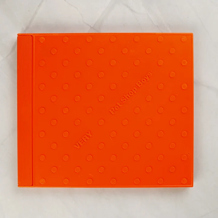 Pet Shop Boys Very CD előlap Pet Shop Boys Very album narancssárga dombornyomott tokja elölről
