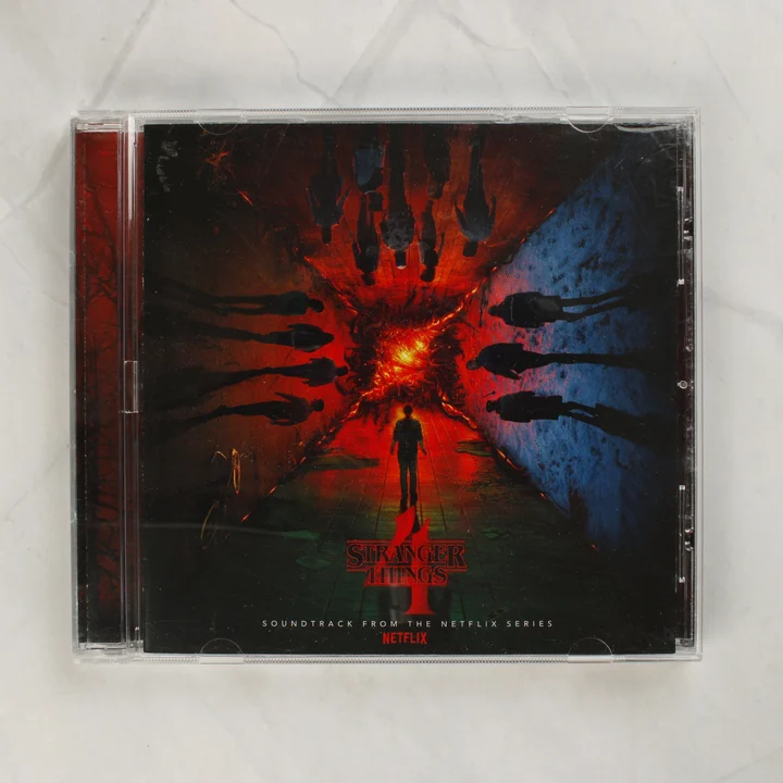 Stranger Things 4 filmzene CD előlapja