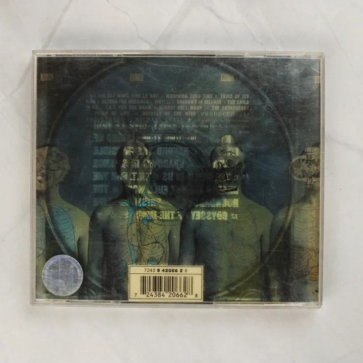 Enigma 3 album hátoldala a számlistával és vonalkóddal