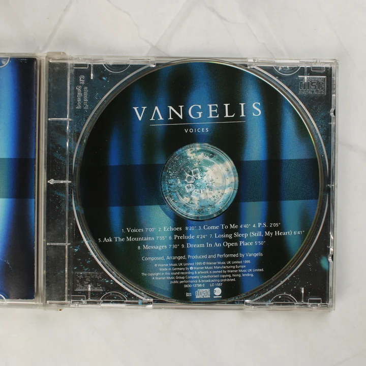 Vangelis Voices CD lemez a nyitott tokban