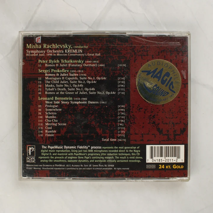 A CD-tok hátlapja a műsorlistával és az audiophile matricával