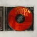 A nyitott CD-tok a vörös színű aranyozott lemezzel