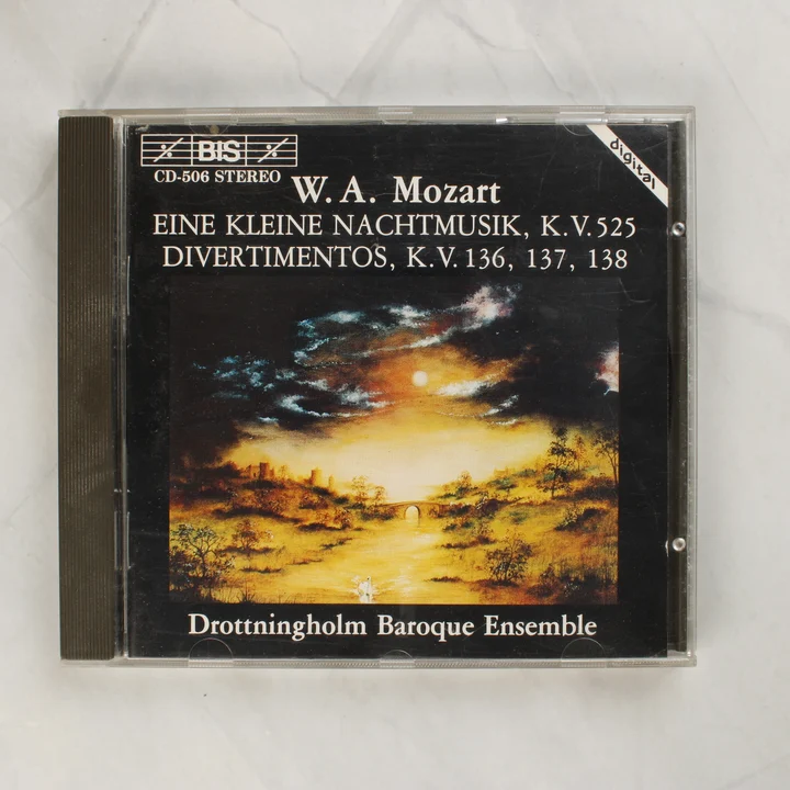 Mozart Eine kleine Nachtmusik CD előlap W. A. Mozart Eine kleine Nachtmusik CD előlapja tájképpel