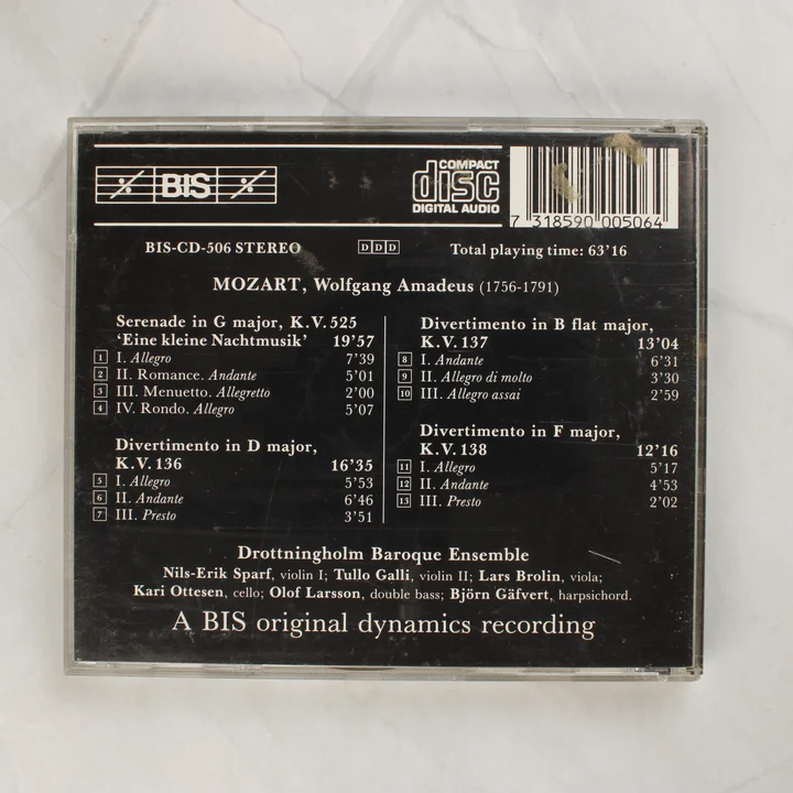 Mozart Eine kleine Nachtmusik CD hátlap W. A. Mozart CD hátlapja számlistával és vonalkóddal