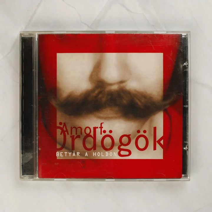 Amorf Ördögök Betyár a Holdon CD elülső borítója