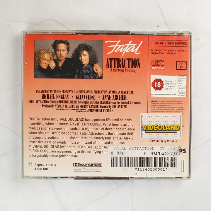 A Fatal Attraction Philips CD-i film hátoldali borítója leírással és vonalkóddal