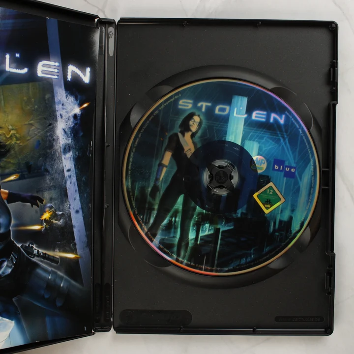 A Stolen videójáték DVD-ROM lemeze a nyitott tokban