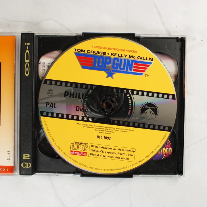 Az első Top Gun CD-i lemez a nyitott tokban