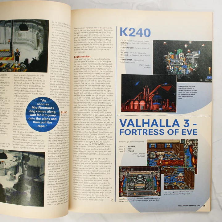 Az Amiga Format magazin belső oldala játékleírásokkal és kódokkal.