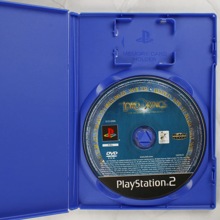 Nyitott PS2 tok a The Lord of the Rings lemezzel