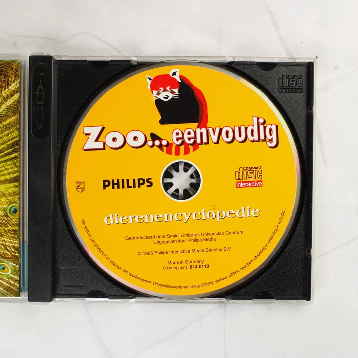 Zoo... eenvoudig CD-i lemez A Zoo... eenvoudig sárga színű CD-i lemeze a nyitott tokban